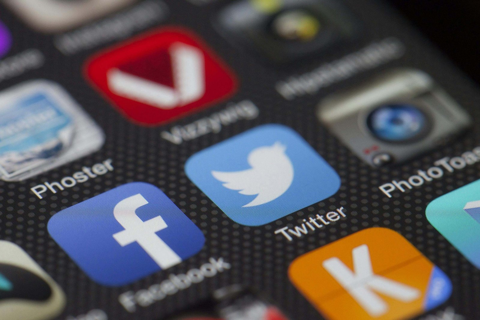 Image en rapport avec le theme Généralités, illustrant l'article : Pourquoi créer un blog en 2025 (même si les réseaux sociaux dominent déjà) ? Image en rapport avec le theme Généralités, illustrant l'article : Pourquoi créer un blog en 2025 (même si les réseaux sociaux dominent déjà) ?